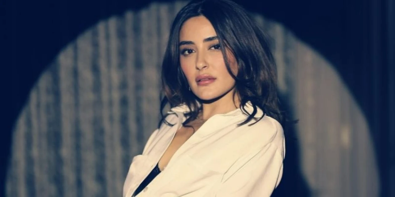Melek Mosso Kimdir? Kaç Yaşında? Nereli? Eşi, Annesi, Boyu, Burcu
