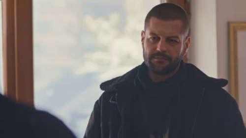 Serhat Teoman Kimdir? Veliaht Faroz Kaç Yaşında? Evli Mi? Boyu