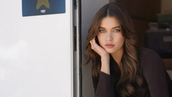 Afra Saraçoğlu Kimdir? A.B.İ. Çağla Kaç Yaşında? Boyu, Dizileri