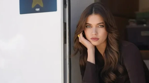 Afra Saraçoğlu Kimdir? A.B.İ. Çağla Kaç Yaşında? Boyu, Dizileri