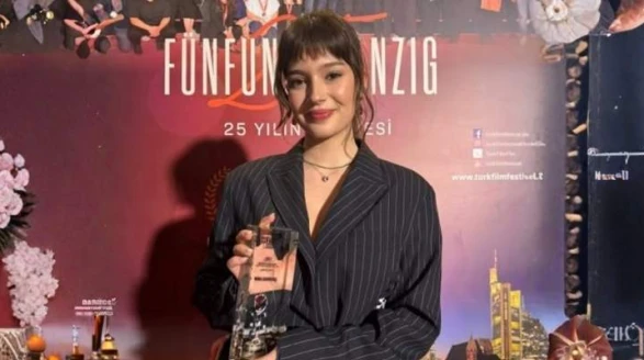 Mina Demirtaş Kimdir? Delikanlı Dila Kaç Yaşında? Boyu, Dizileri