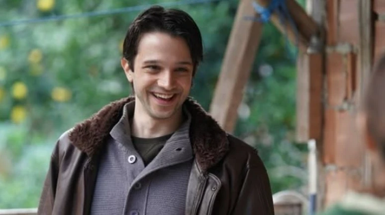 Arda Anarat (Taşacak Bu Deniz Genç Adil) Kimdir? Kaç Yaşında? Boyu